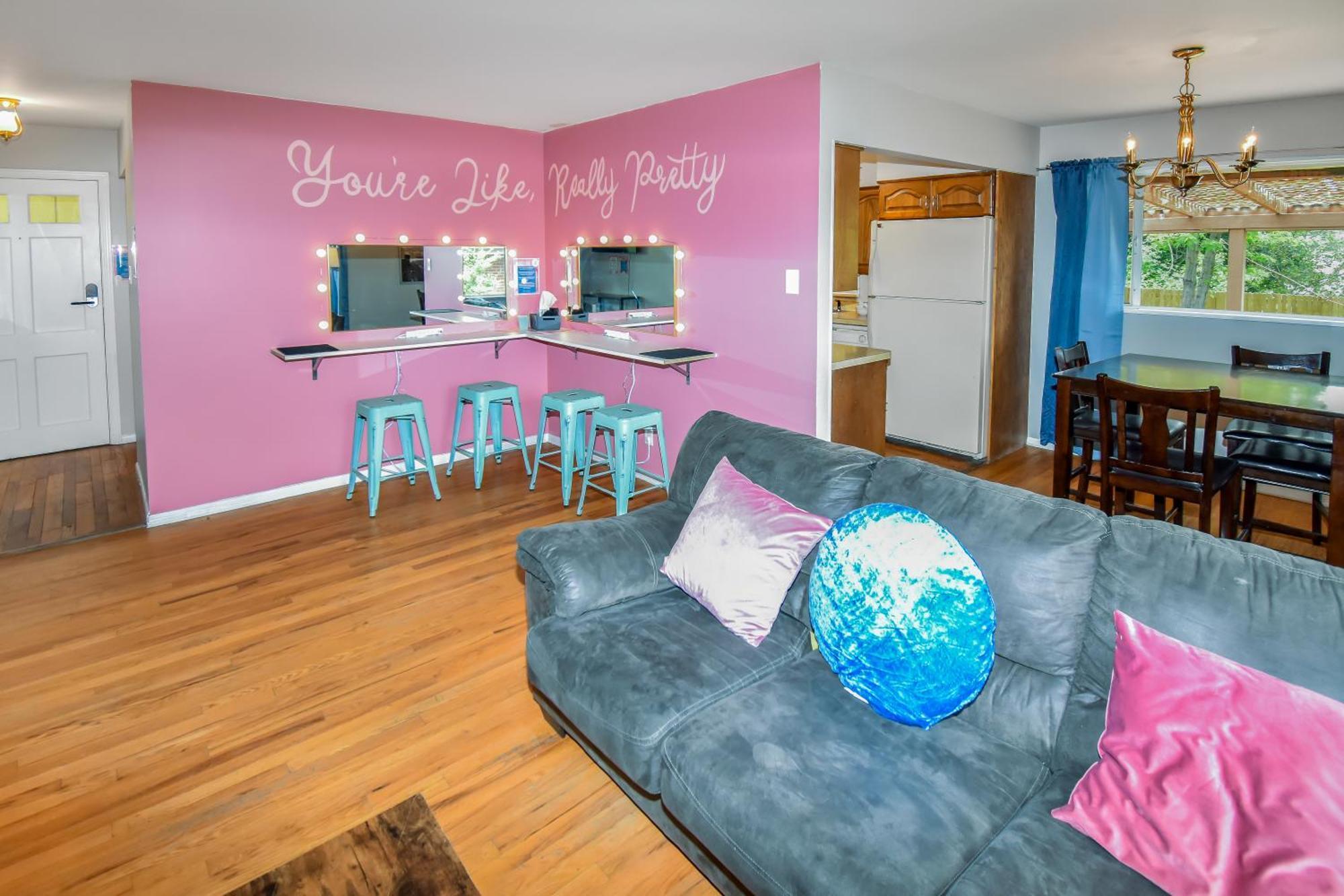Super Cute Five Bedroom In Perfect For Girls Trips Holiday home *